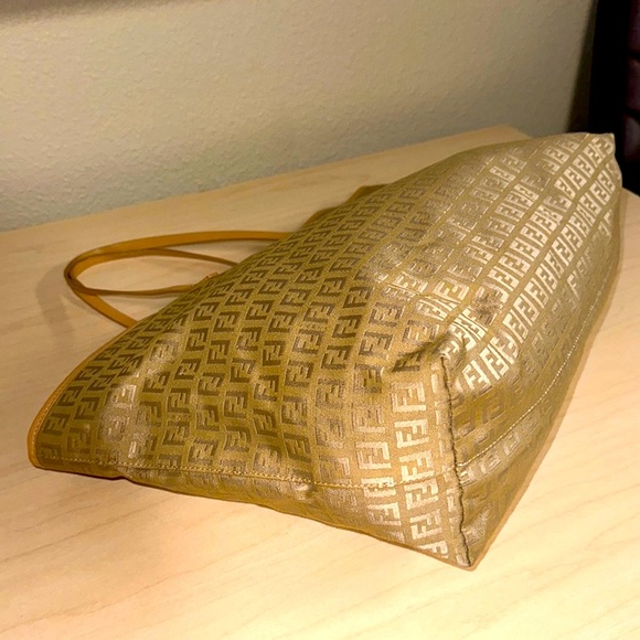 WOW POSHMARK - Authentic Fendi Extra Large Tote - Picture 9 of 16